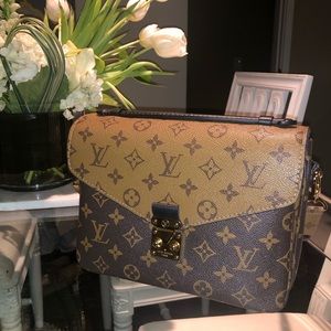 Louis Vuitton Pochette Métis Monogram Canvas